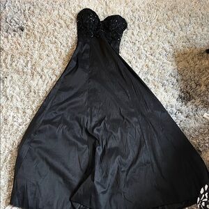 Elegant Black Strapless Gown